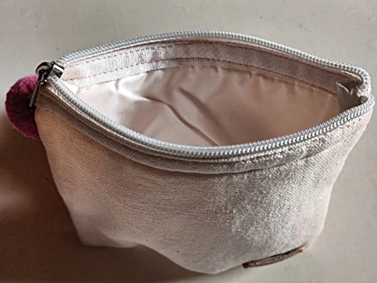 Billede 2 - Kosmetikpung, lærred, Én Gry og Sif