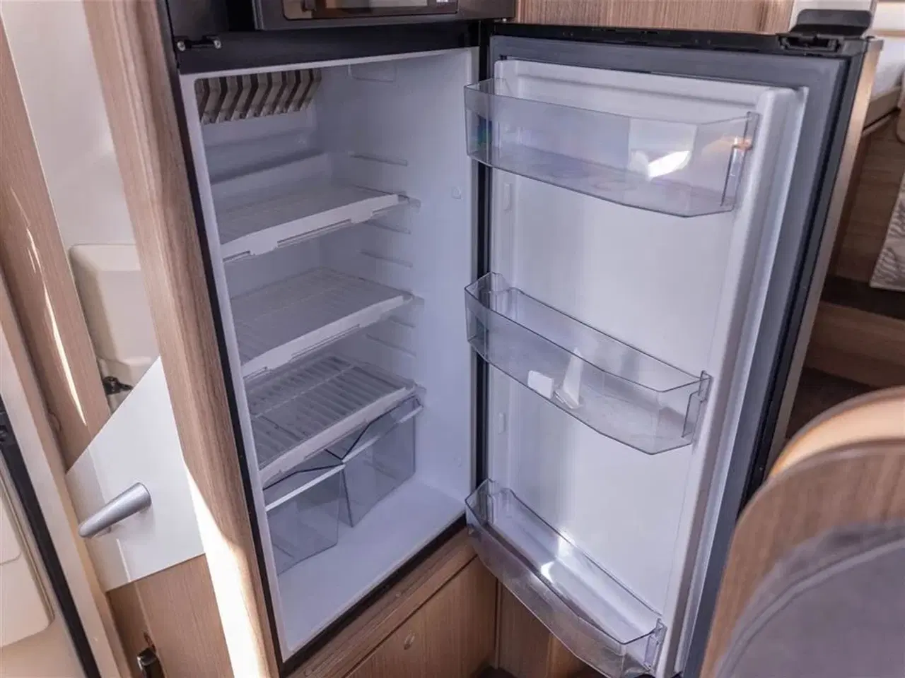 Billede 21 - 2021 - Carado I 338 Aut.   Topudstyret Helintegreret Carado med automatgear