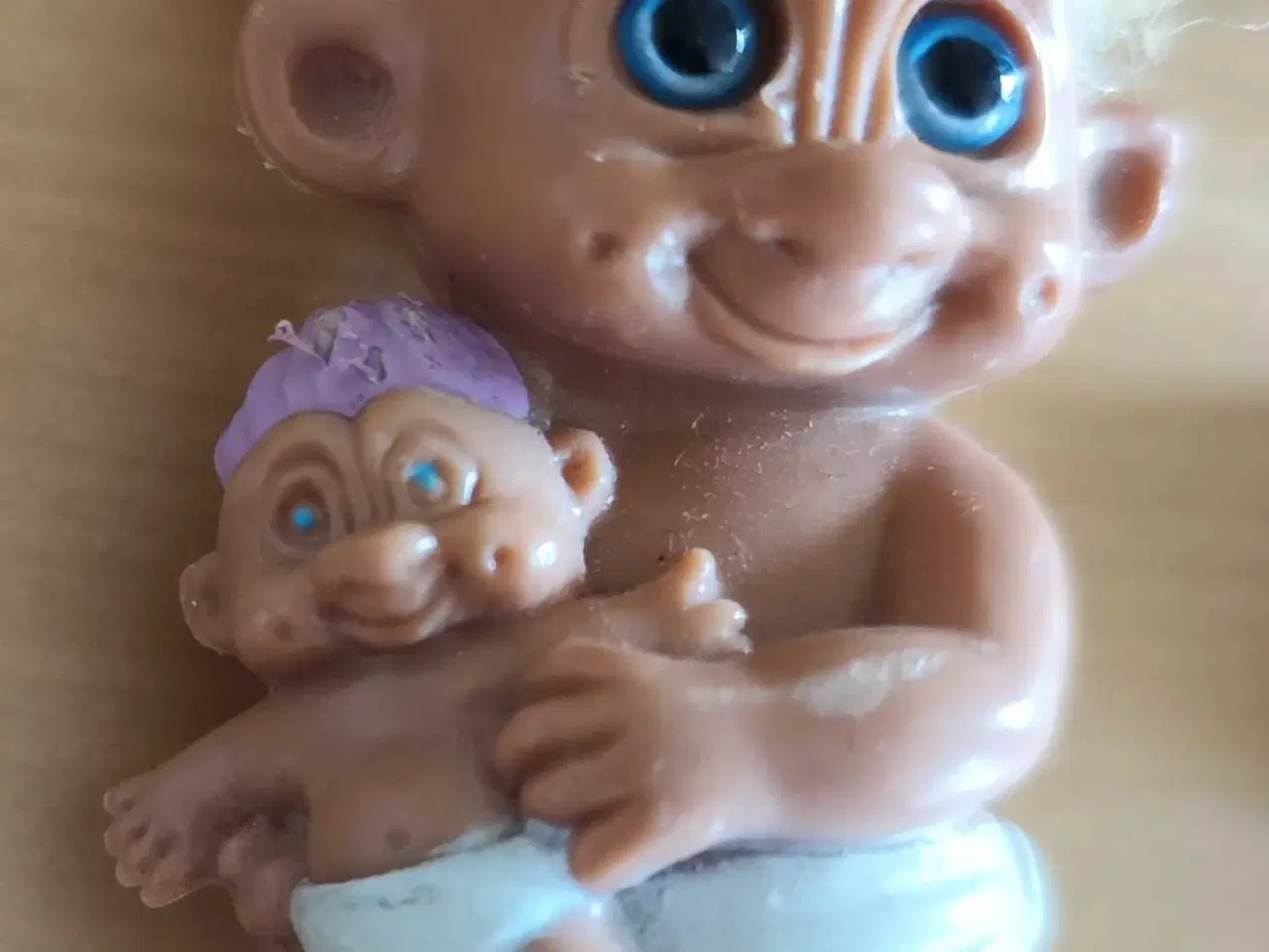 Billede 1 - Dam Trold Baby - med Baby