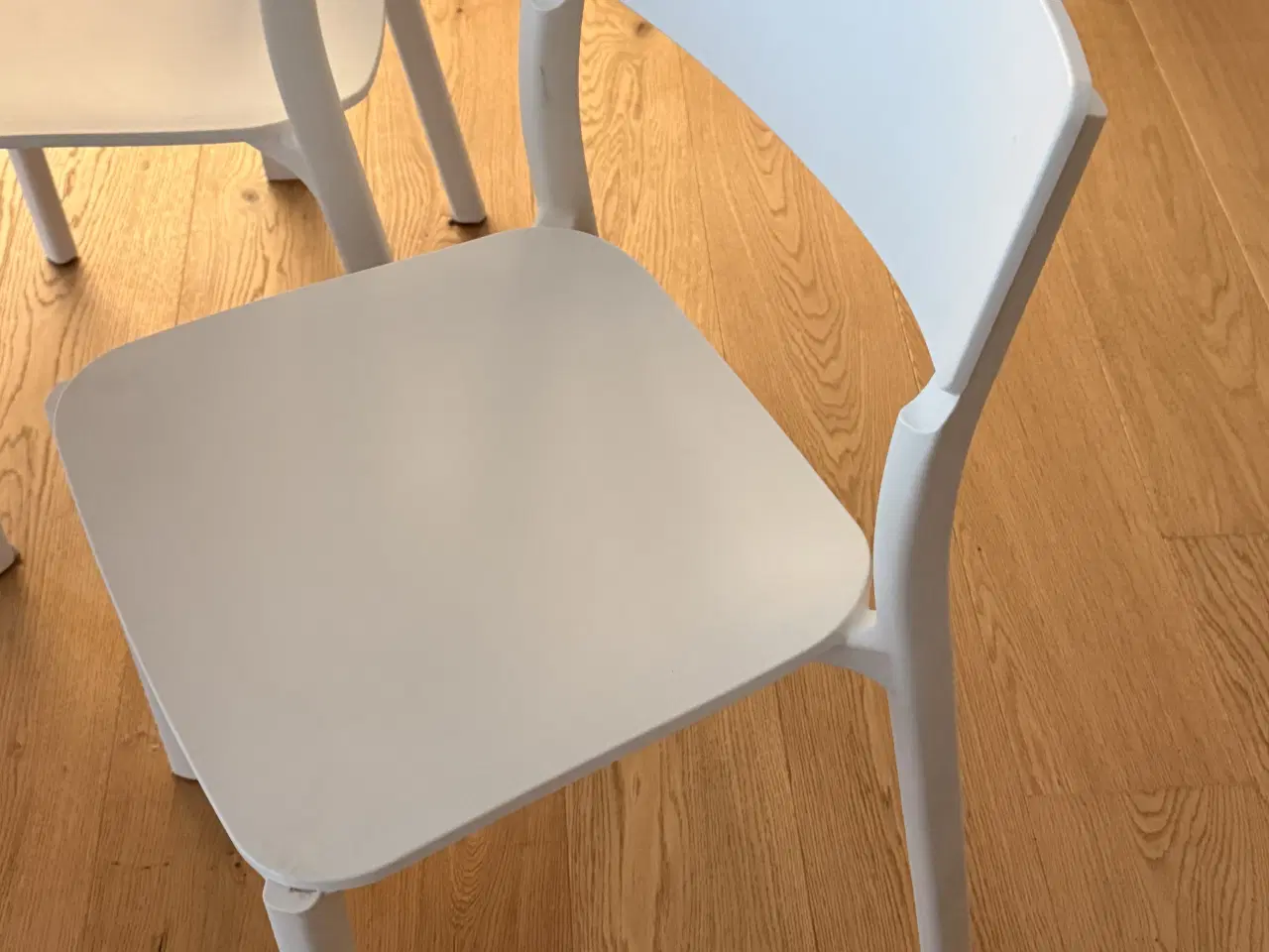 Billede 2 - Spisebord med 4 stole