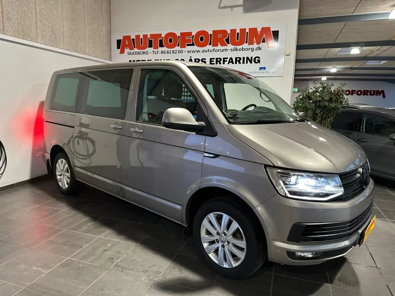 Billede 1 - VW Transporter 2,0 TDi 102 Kombi kort