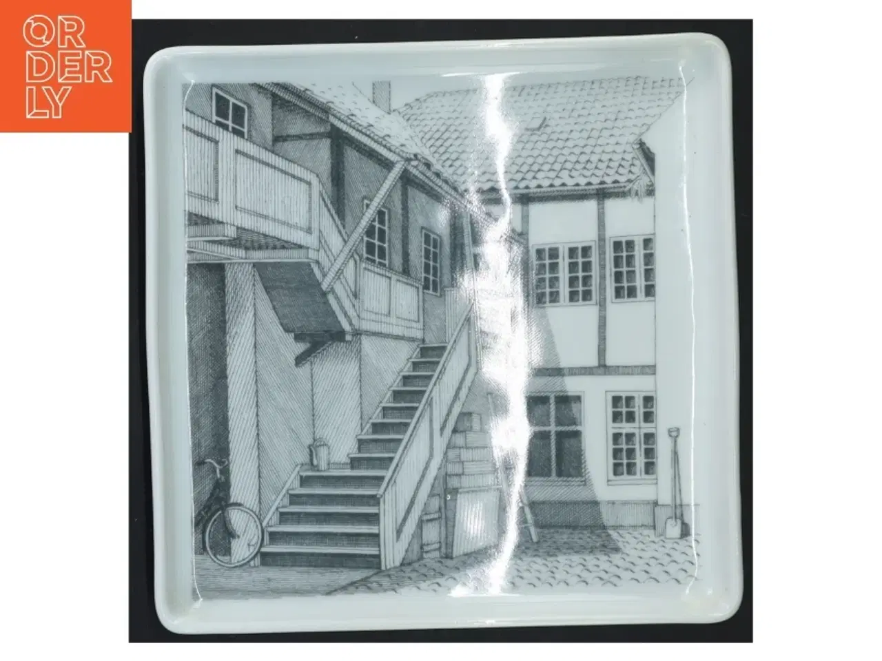 Billede 1 - Porcelænstallerken med motiv (str. 19x19x2 cm)