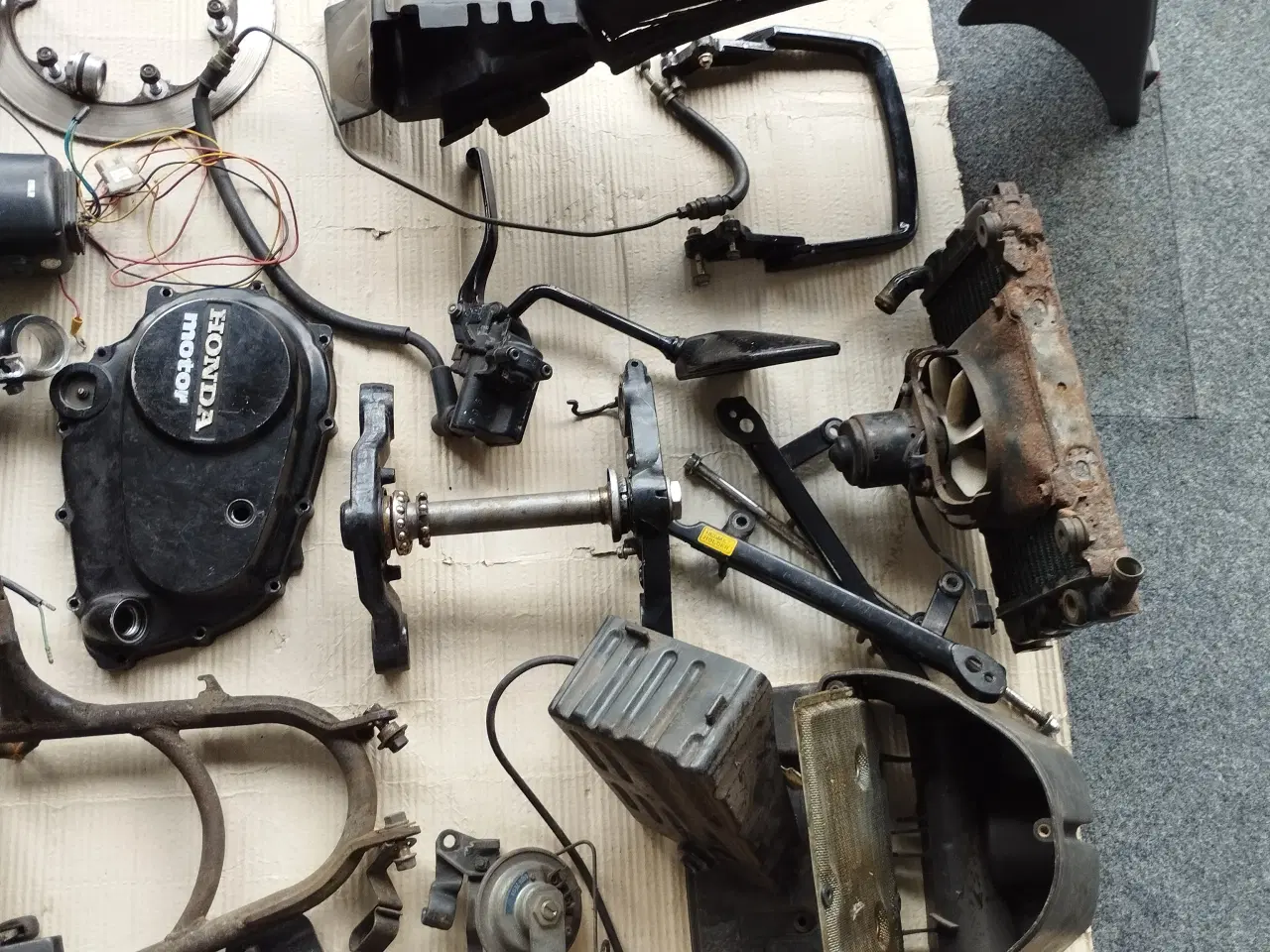 Billede 3 - Reservedele til Honda VF 500 ( se%)