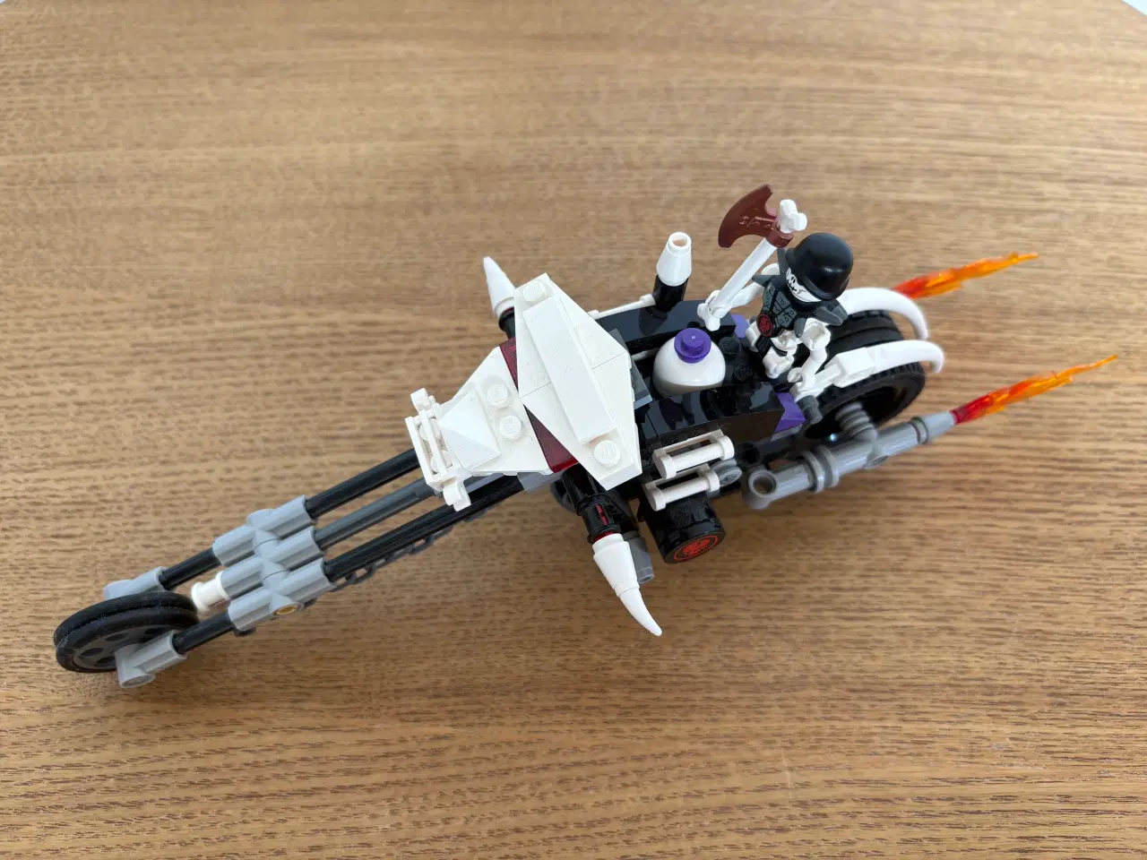 Billede 3 - LEGO Ninjago – Skull Motorbike (2259) – Udgået sæt