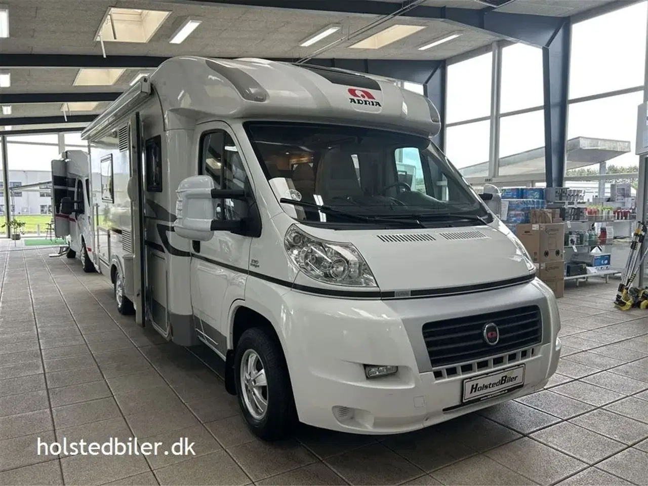 Billede 1 - 2011 - Adria Coral 670 SLT   5 selepladser - km KUN 72000 - 2 enkeltsenge.