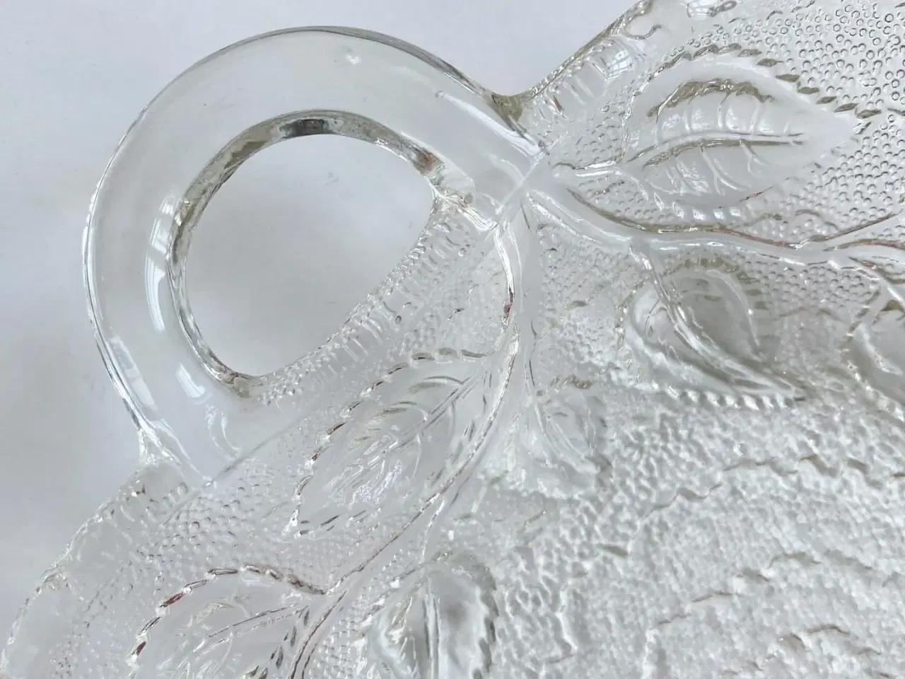 Billede 5 - Klart glas, bladformet m kirsebærpræg