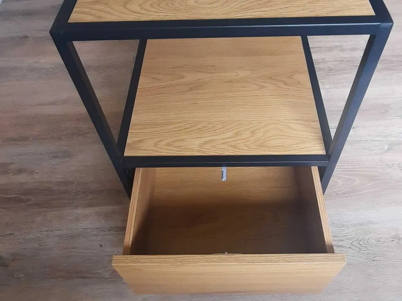Billede 2 - Natbord fra Jysk