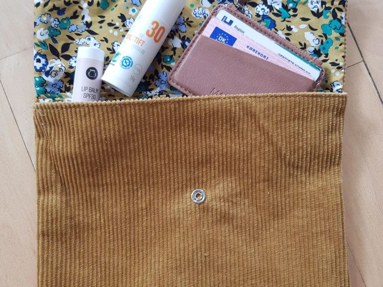 Billede 2 - Clutch, kuverttaske, makeuppung