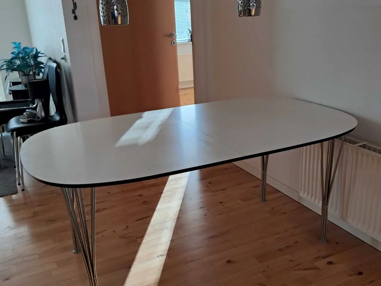 Billede 2 - Hvidt spisebord 170x100 cm 