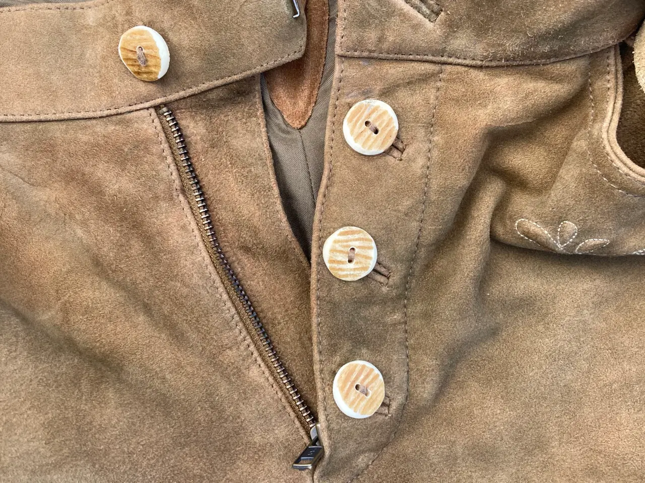 Billede 6 - Lederhosen af gedeskind, ægte bayriske, med bælte