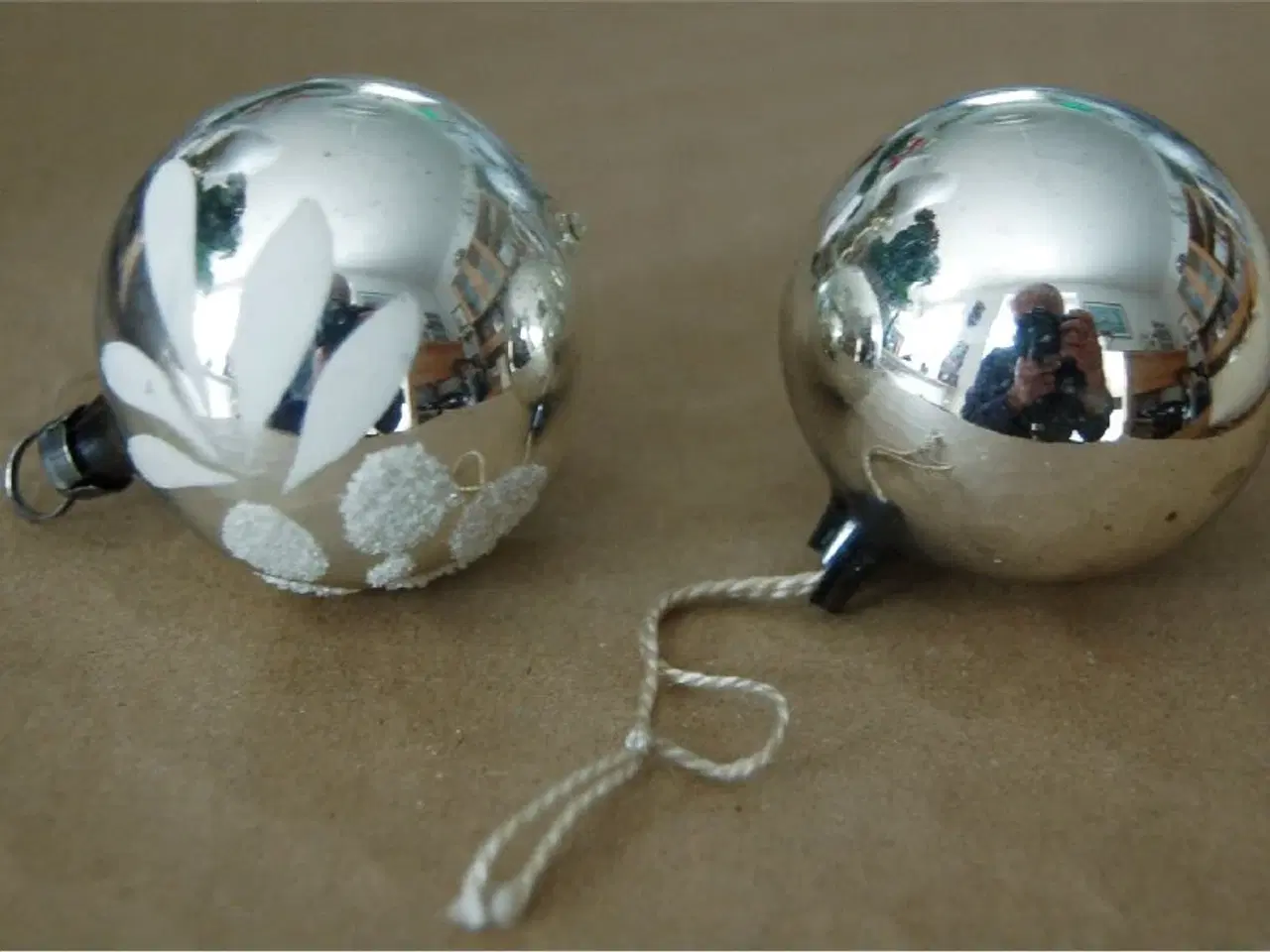 Billede 3 - Retro Julekugler og hjerter.