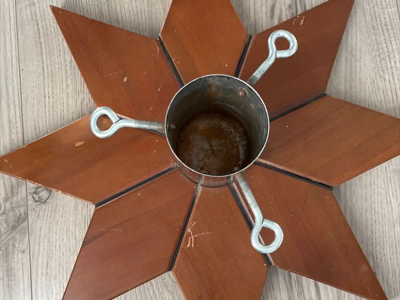 Billede 1 - Juletræsfod som stjerne