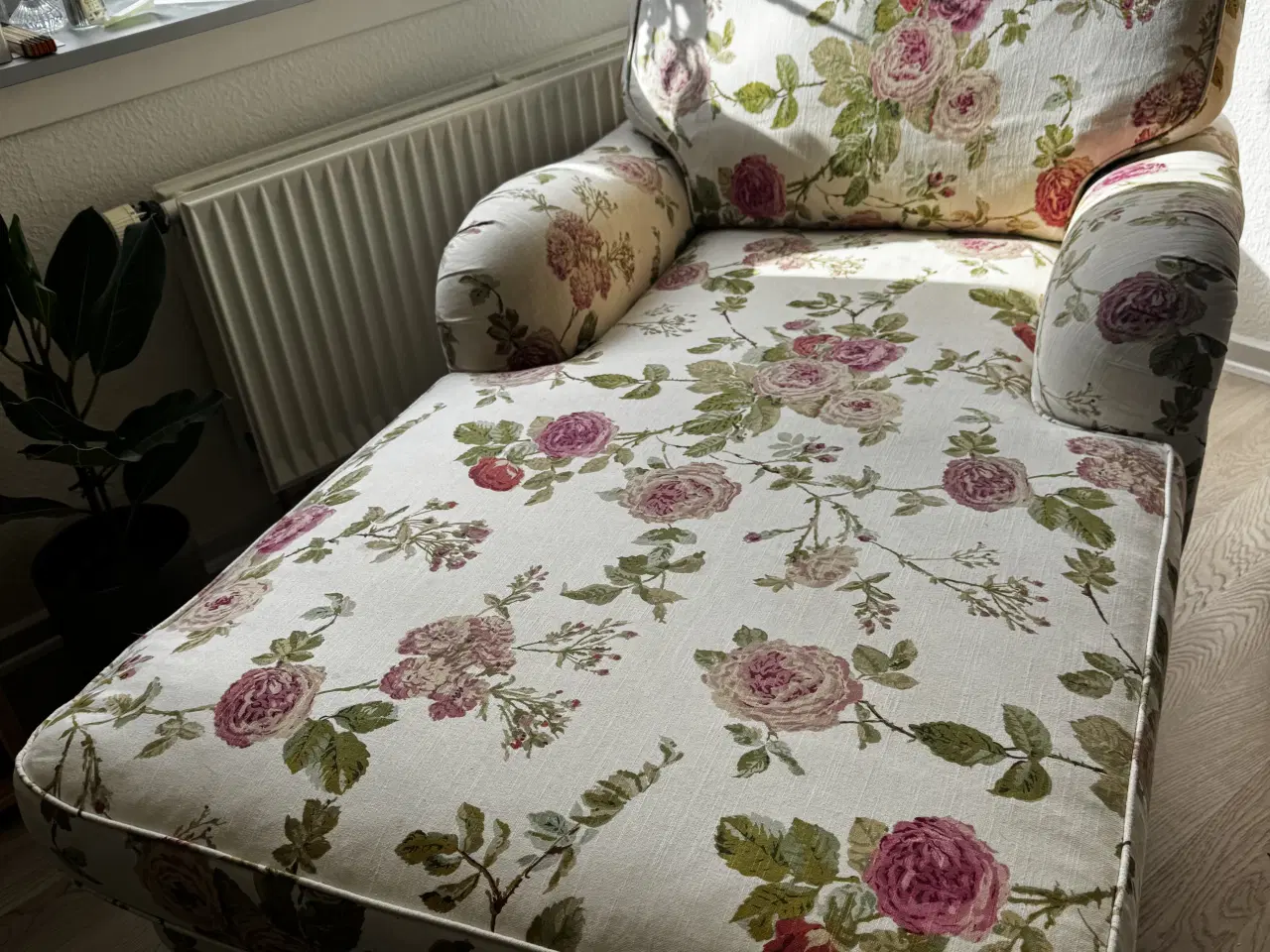 Billede 3 - Chaiselong med fint blomstermønster