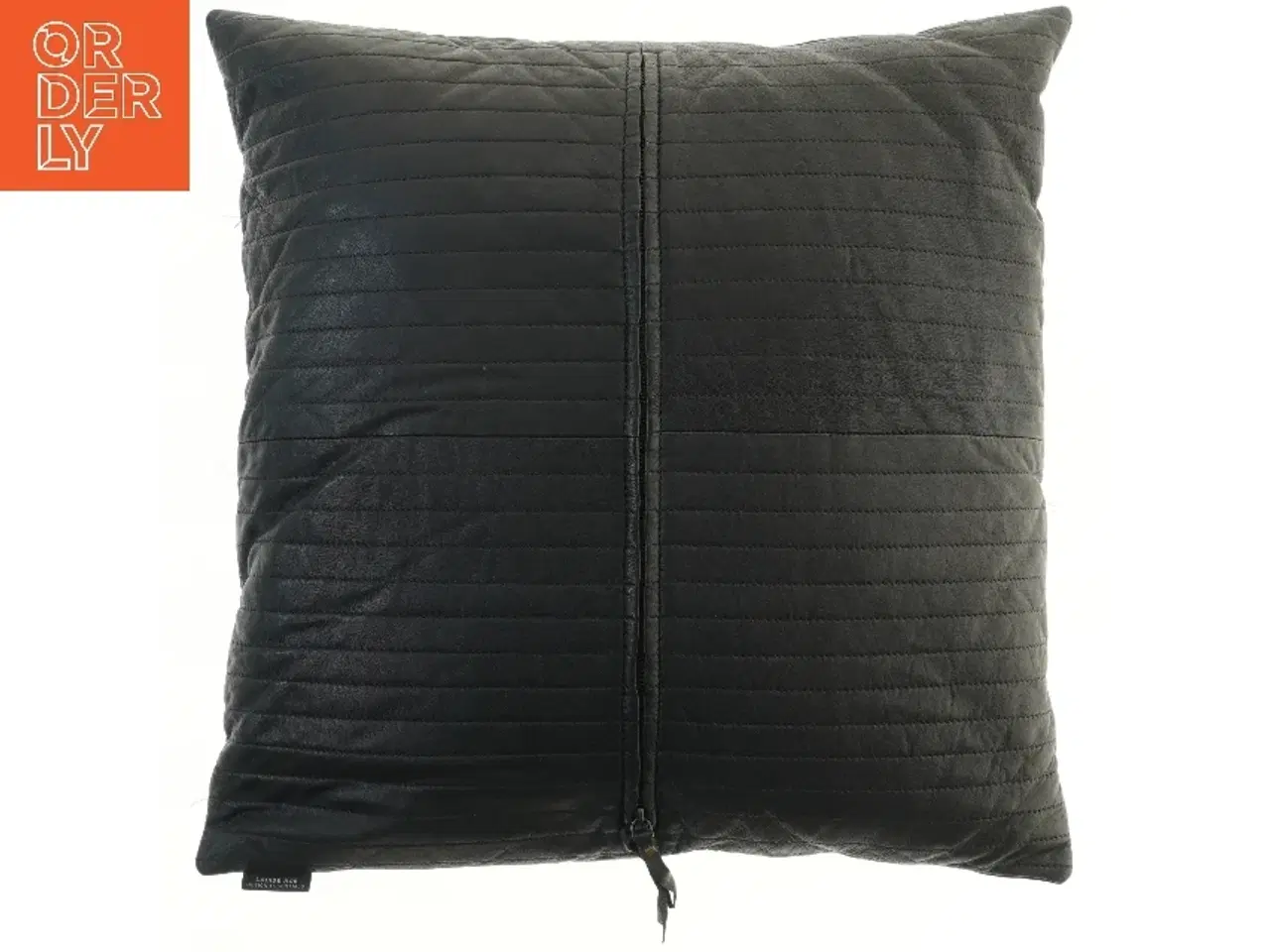 Billede 2 - Sort pude i læder fra Louise Roe (str. 44x46 cm)