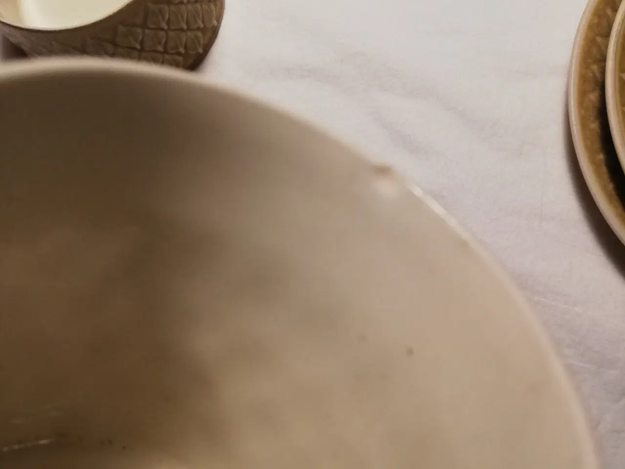 Billede 11 - Relief stentøj kaffekande, tallerkener, kopper m. 