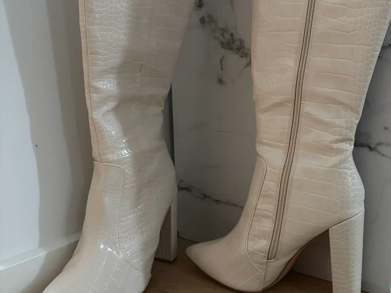 Billede 1 - Stiletter sælges 