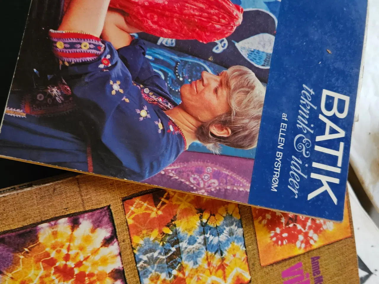 Billede 4 - Batikfarver og bøger