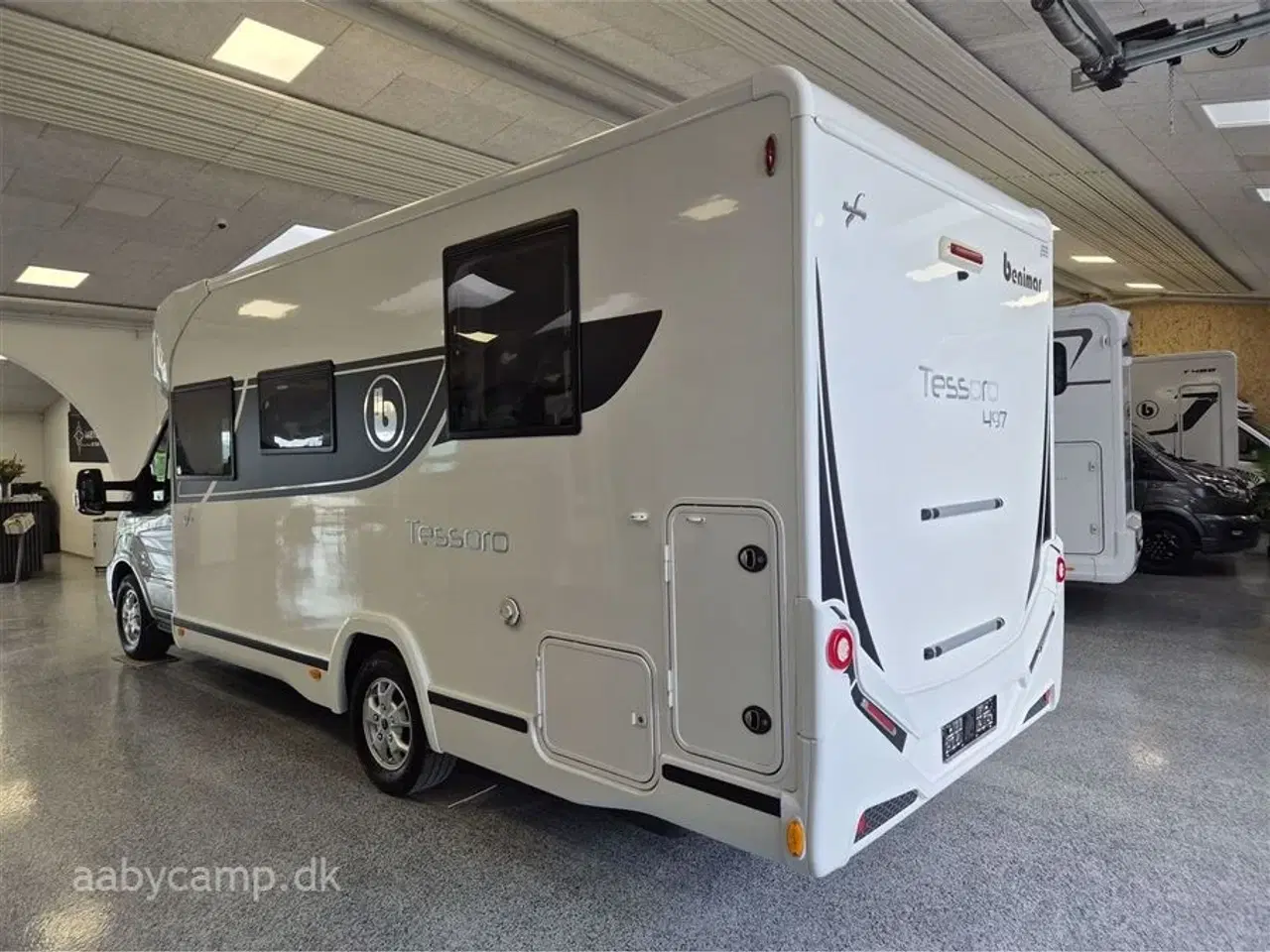 Billede 3 - 2020 - Benimar Tessoro 497 Northautokapp   Nk Pakke. Automatgear. solceller. Batteri. Inverter. Markise. Lædersæder. Hæve/sænkbar Queensbed. Varme på spildevandstank.