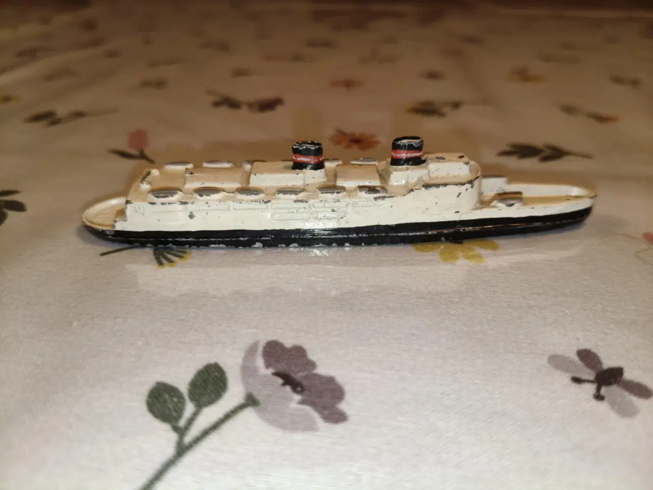 Billede 1 - super fed lille model af DSB færgen fyn