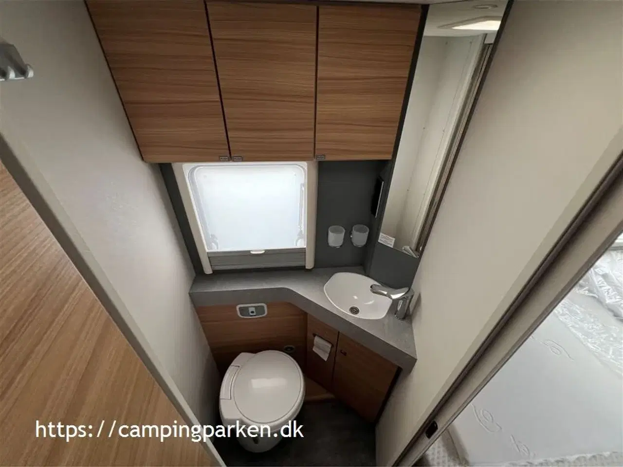 Billede 16 - 2022 - Dethleffs Pulse T 7051 DBM GT   Luksuscamper fra tyske Dethleffs, topmodellen i deltintegereret klassen