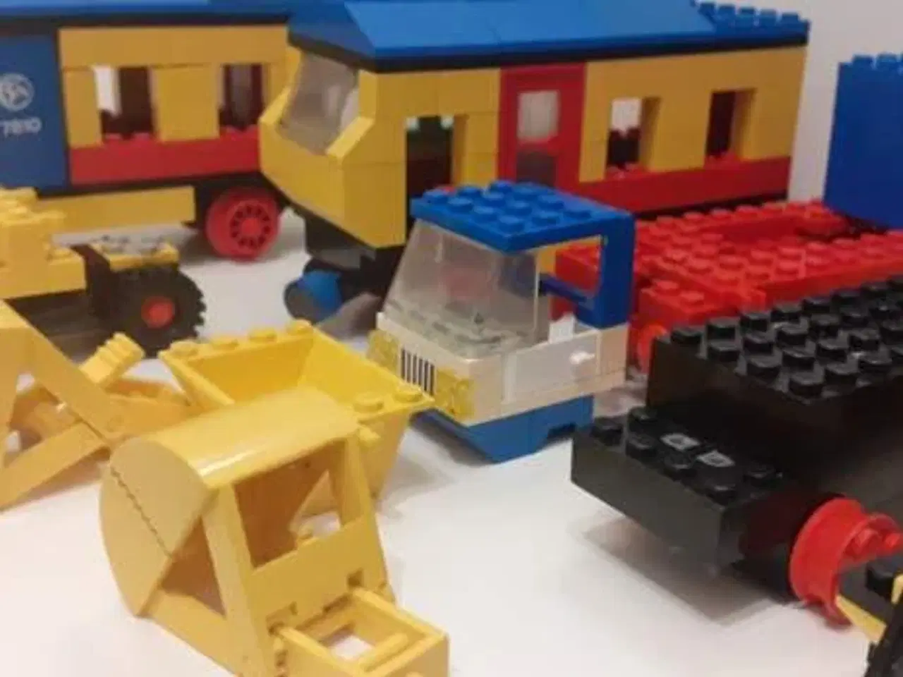 Billede 7 - LEGO tog, stor kranbil, motorenhed med hjul m.m.