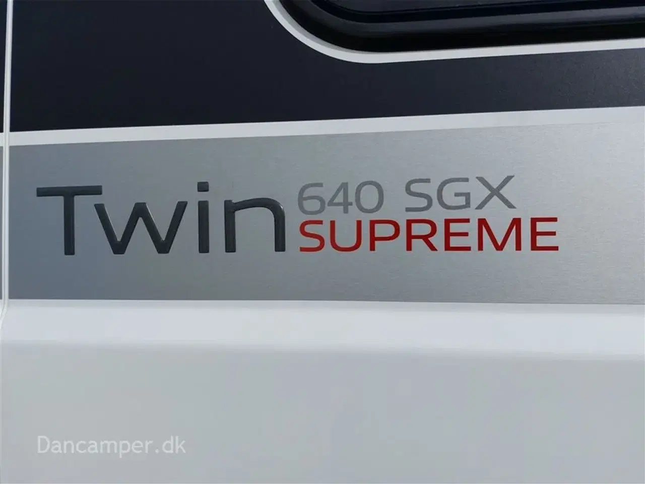 Billede 9 - 2023 - Adria Twin Supreme 640 SGX   Flot Adria Van med masser af ekstraudstyr. 9 trin aut.gear, Markise, MaxxFan, Hæve- sænkeseng
