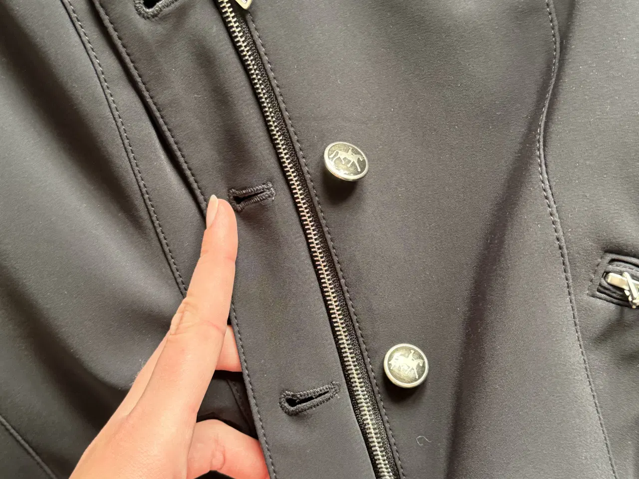 Billede 5 - Pikeur Saphira stævnejakke sælges