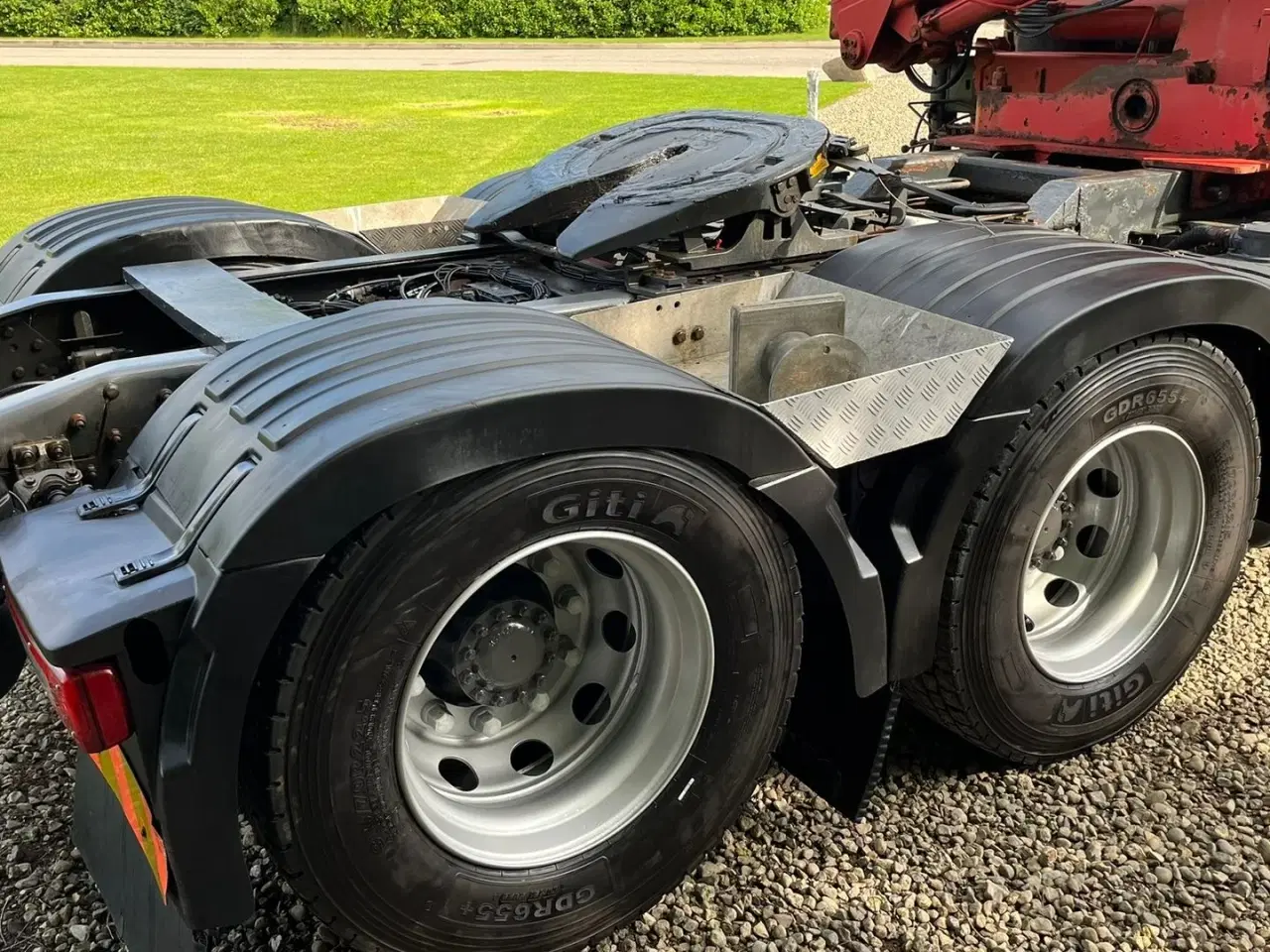 Billede 12 - Volvo FH 500 6x4 med tandemløft og aftagelig HMF 1150 kran+ 2 strengs hydraulik. Evt udlejning, ring og forhør