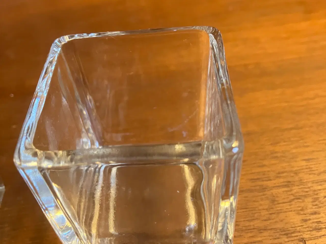 Billede 4 - Firkantet glasæsker med låg. 