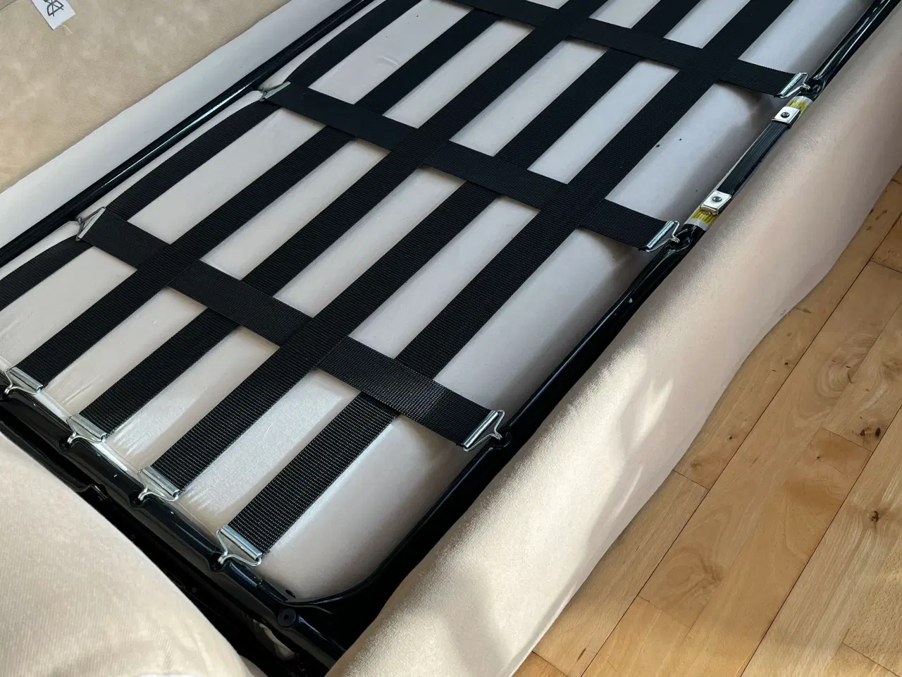 Billede 4 - Flot og gedigen sovesofa