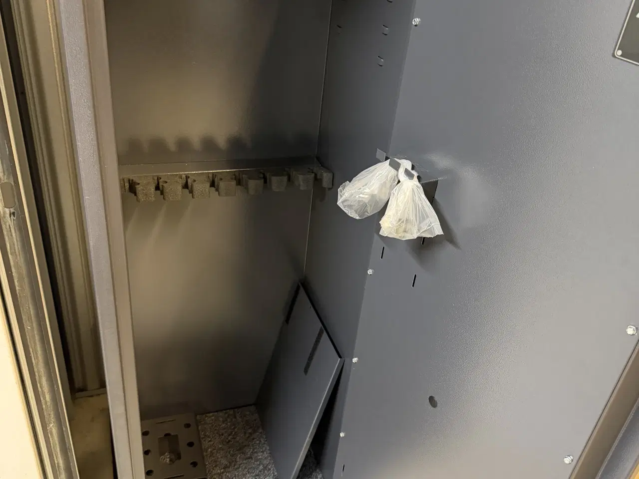 Billede 4 - ZFS våbenskab 