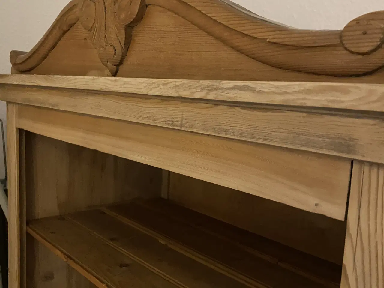 Billede 3 - Gammel reol/skab 