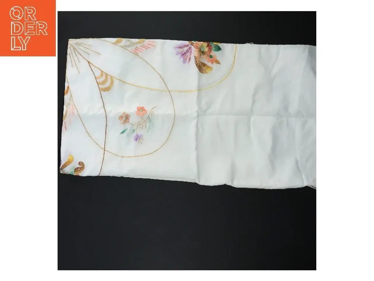 Billede 5 - broderet dug 90x90 cm (str. 90x90 cm)