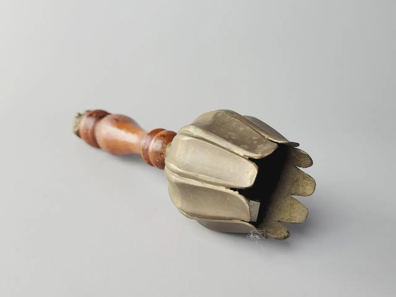 Billede 3 - ⭐️· Sjælden Vintage Håndklokke i Messing & Træ 