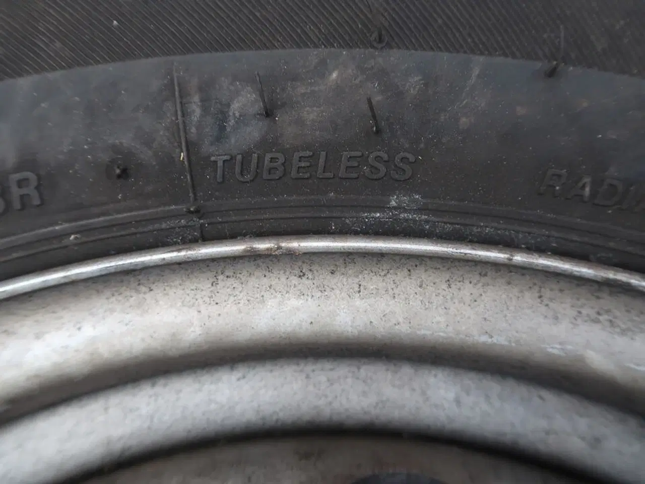 Billede 13 - Stålfælge med vinterdæk BRIDGESTONE 235/65R16 C til Mercedes Sprinter