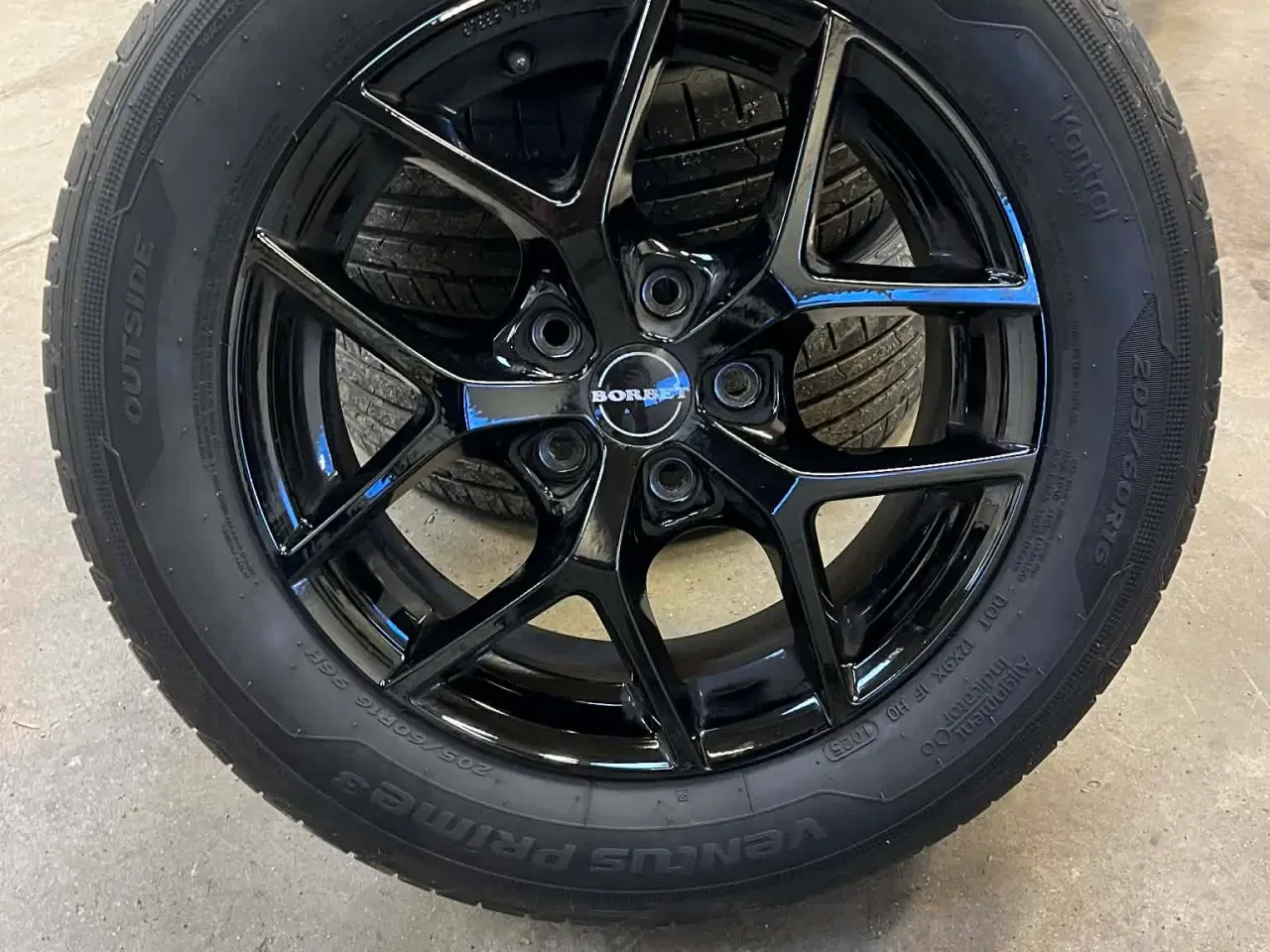 Billede 1 - 16” Næsten nye fælge og dæk