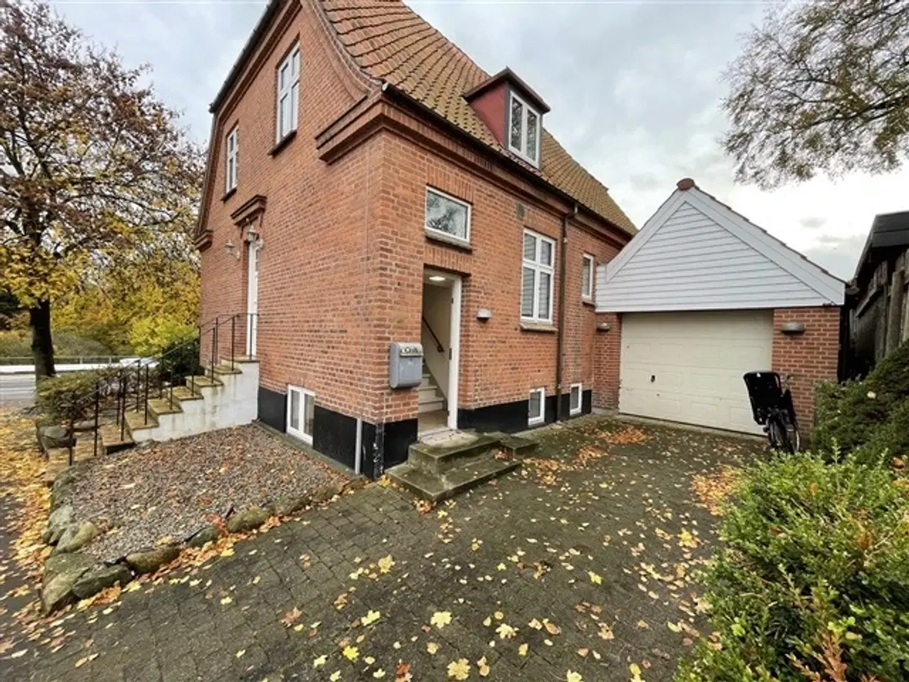 Billede 1 - Stor villa - m. have, Viborg
