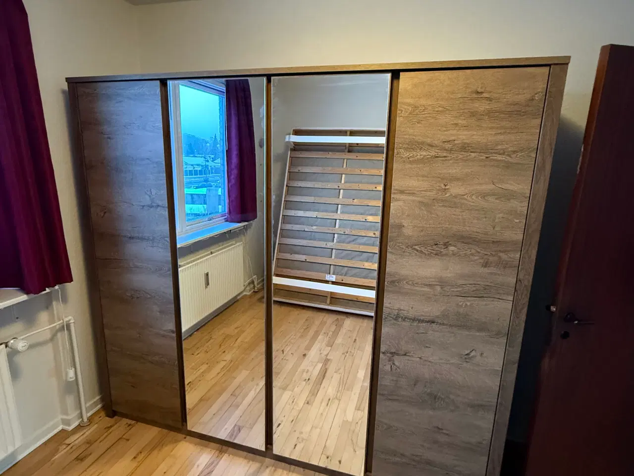 Billede 1 - Lækkert og stort garderobeskab 
