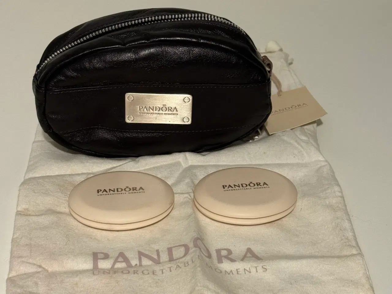 Billede 1 - Pandora kosmetikpung m. to spejle og stofpose