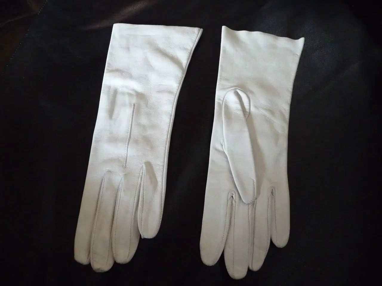 Billede 4 - 2 par gamle hvide handsker