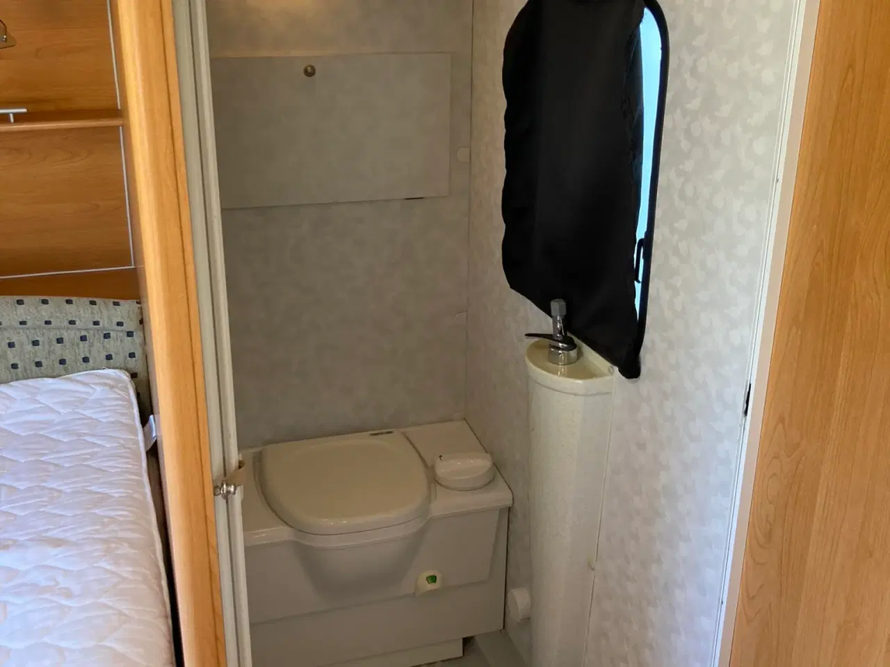 Billede 8 - Adria Unika 542 TK årg. 2009 -1300 kg med mover