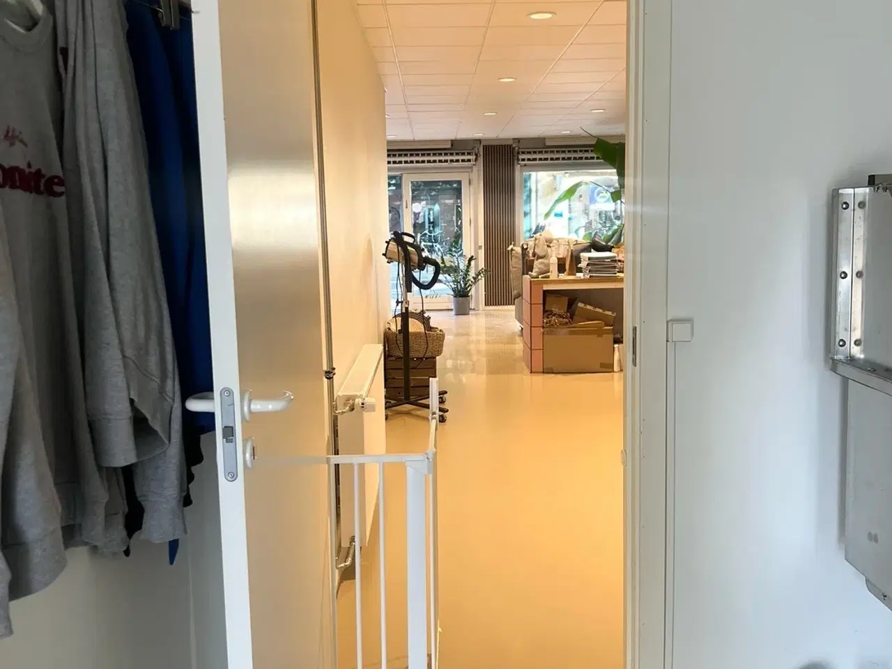 Billede 8 - Butikslokale midt på gågagden i Allerød til leje