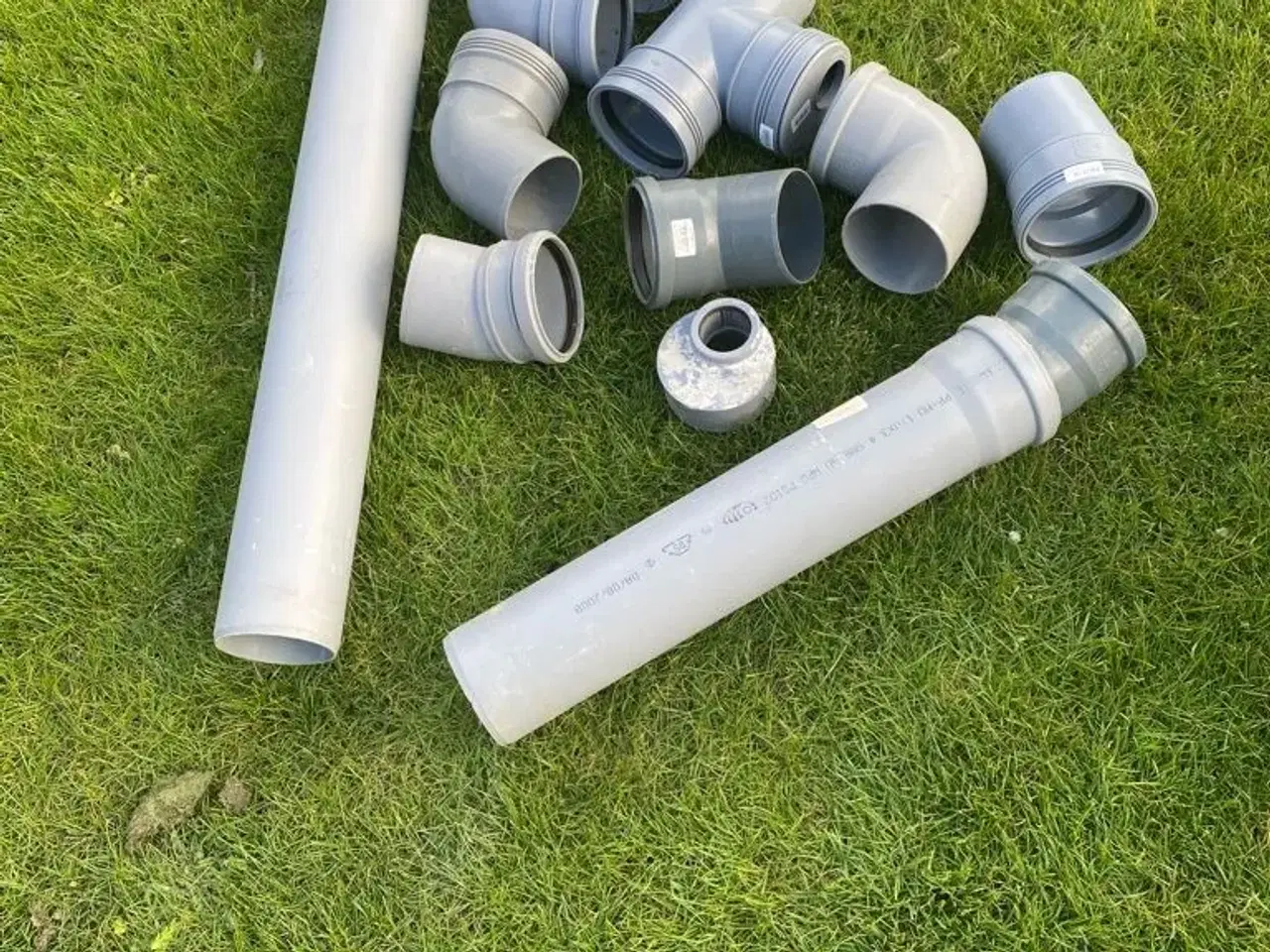 Billede 1 - 110mm grå afløbsrør og bøjninger