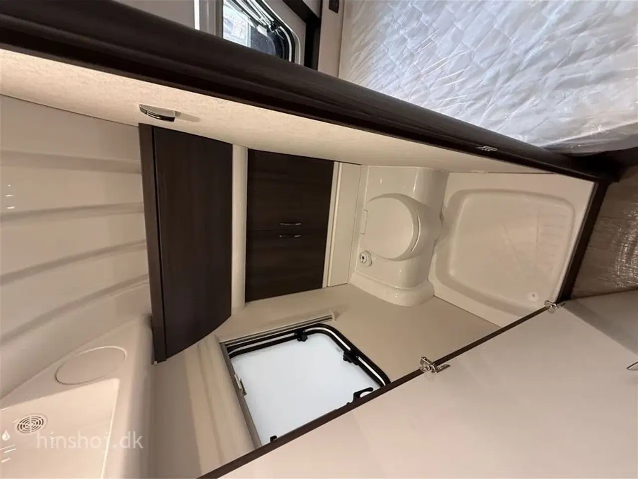 Billede 14 - 2026 - Hobby Prestige 720 UKFe   Hobby 720 UKFe med køjer og fransk dobbeltseng fra Hinshøj Caravan