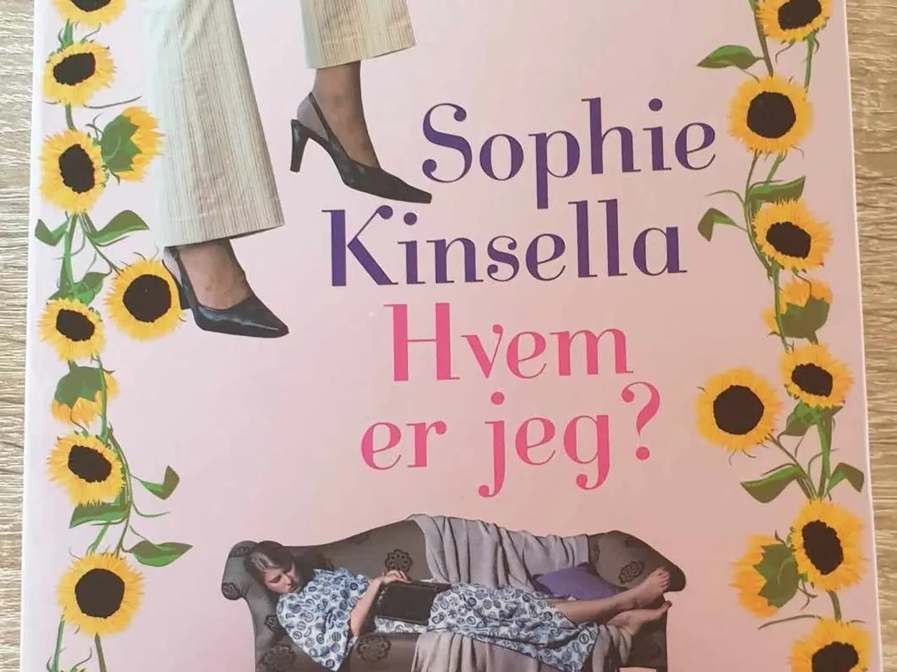 Billede 1 - Sophie Kinsella.  Hvem er jeg.