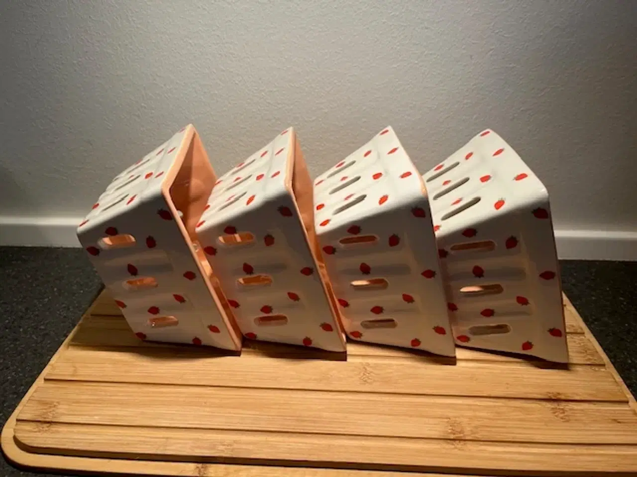 Billede 4 - Charmerende Jordbær-keramikskåle (4 stk.)