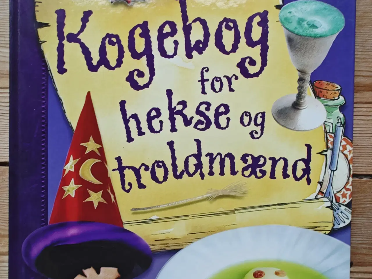 Billede 1 - Kogebog for hekse og troldmænd BOG