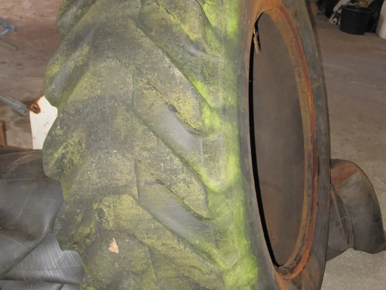 Billede 1 - Treleborg dæk 16,9 X 30"