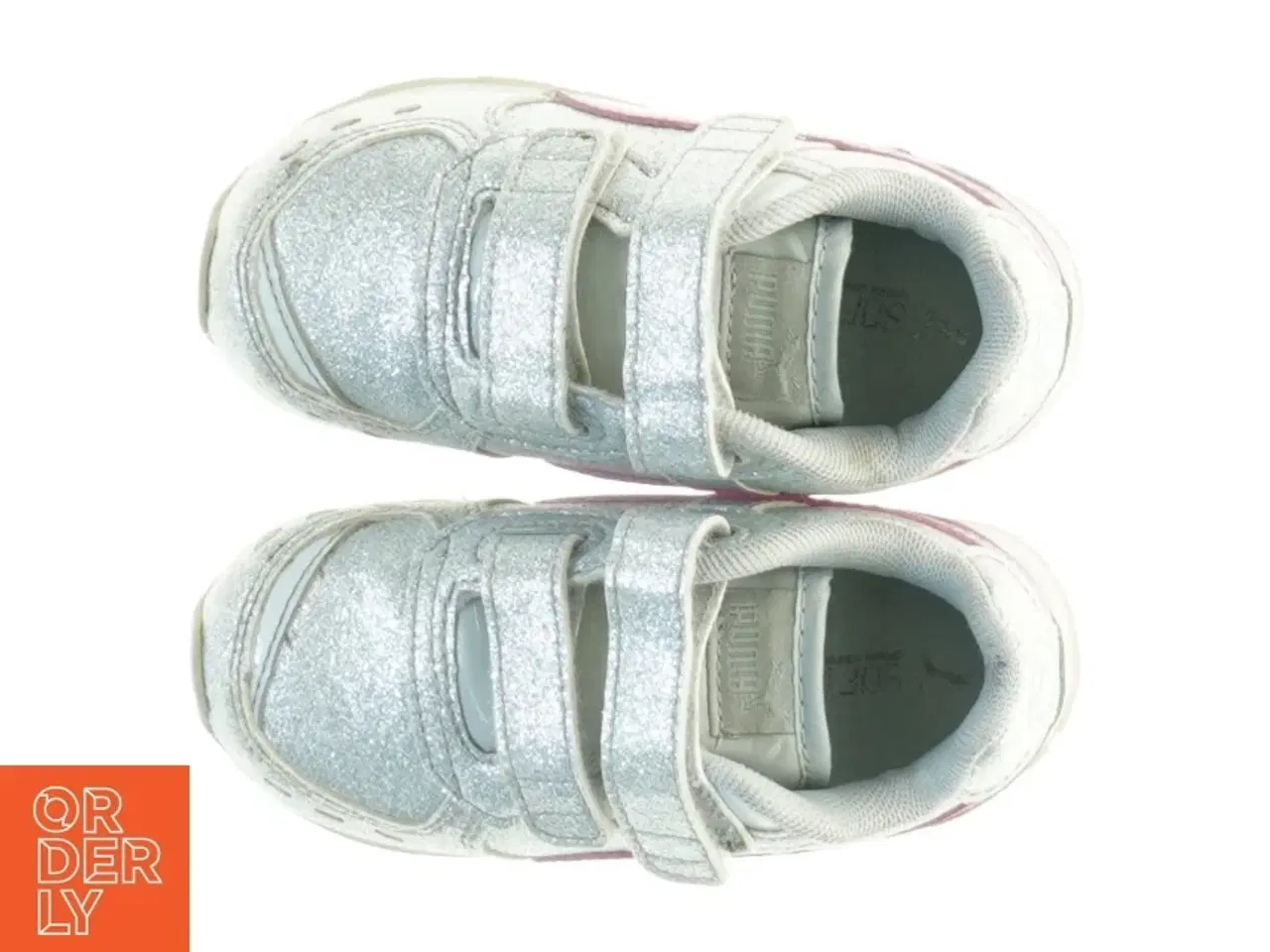 Billede 4 - Sølvfarvede sneakers med lyserøde detaljer fra Puma (str. 22)