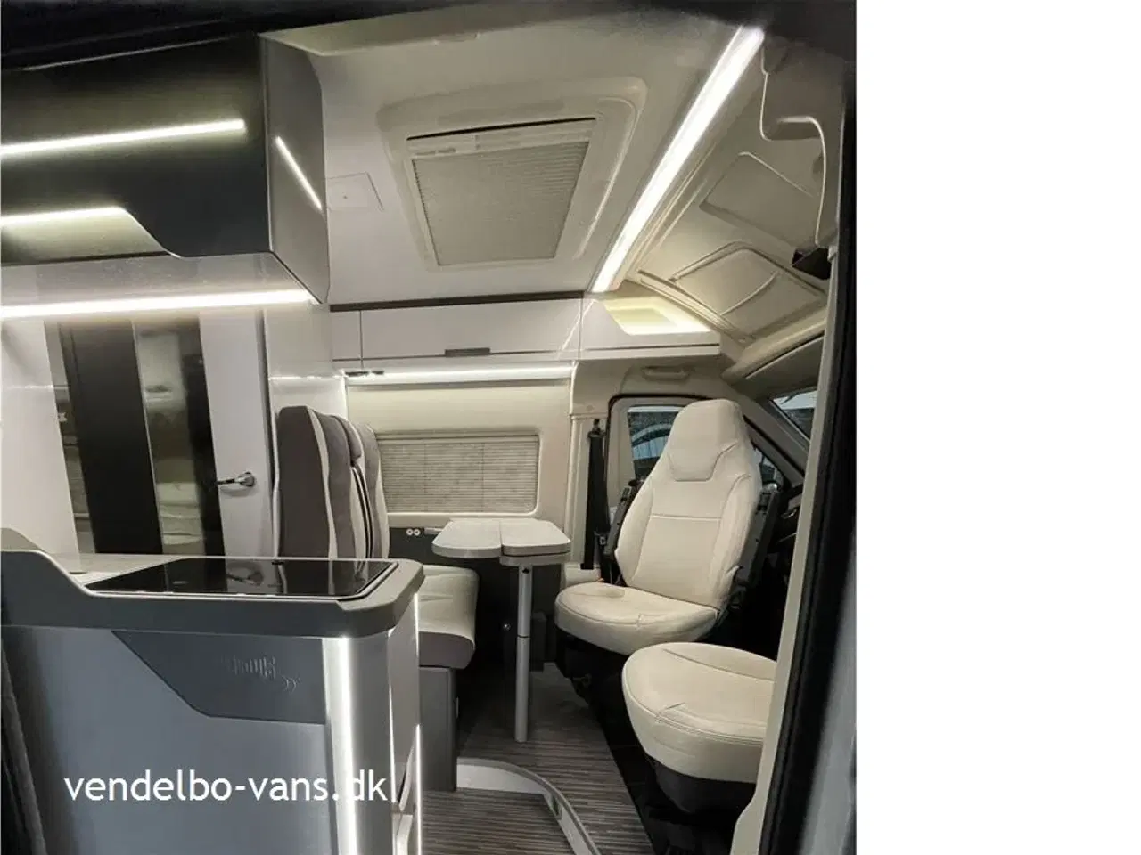Billede 21 - 2022 - McLouis Menfys Van 04 Prestige Matic   Det er CamperVan topudgaven med masser af udstyr - Prestige Matic